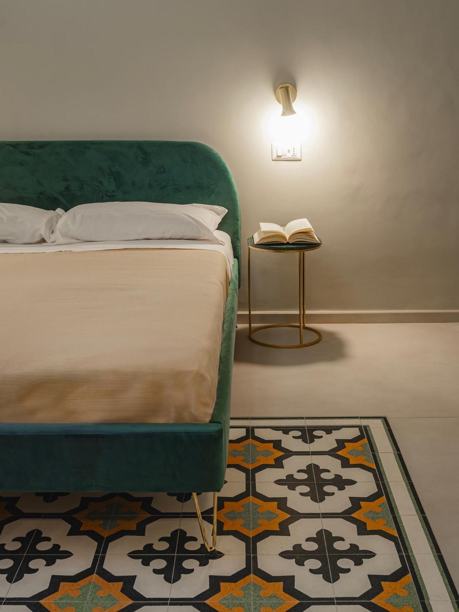 Almica24 Hotel Bari Kültér fotó